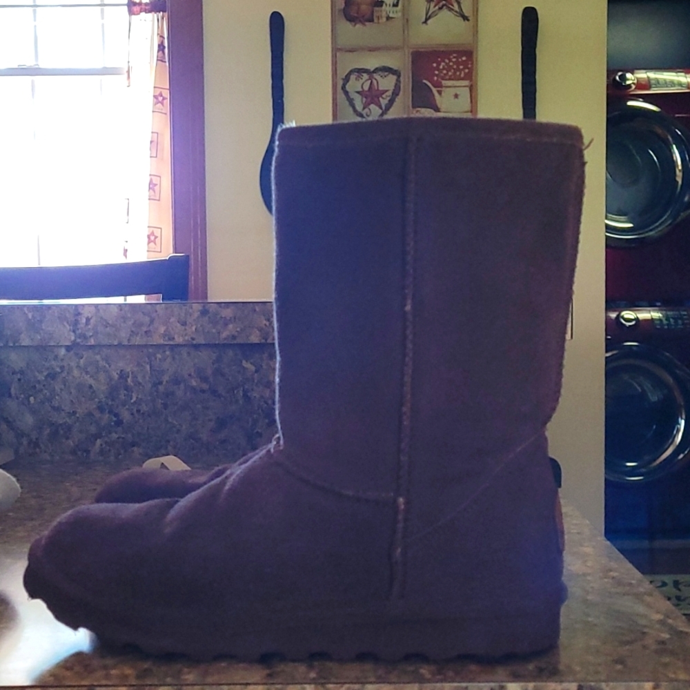 Womans Bearpaw Elle short boots